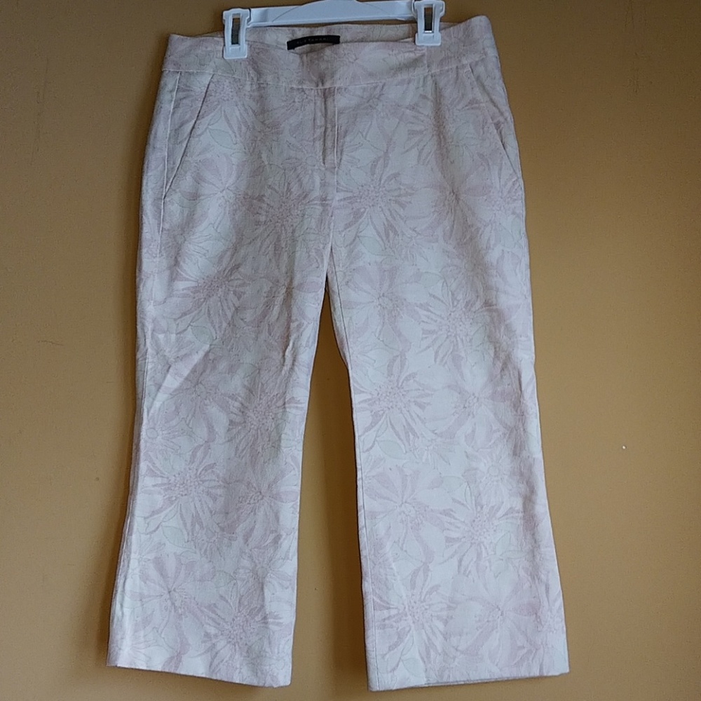 Elie Tahari copped floral pants. Cotton/linen blend. Size 2